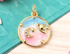 Bedel maan en planet blauw roze, emaille met Zirconia , 18K Gold plated 16,5 x 14 x 2,5mm oogje 3,4mm (Nikkelvrij)