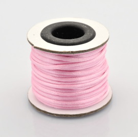 Rol met 10 meter Nylon  satijn koord Marcramé koord 2mm kleur Pearl Pink