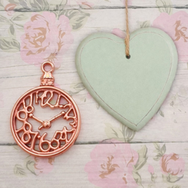 2 x Metalen bedel klok 39 x 29 x 3 mm – oogje 2 mm – antiek rose gold kleur (rosegoud)