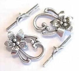 4 x Kapittel slotje 20 x 28 mm – T-stuk 5 x 30 mm – oogje 2 mm – antiek zilverkleur