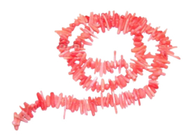 Per streng kralen van c.a. 40cm peach zalm roze koraal, afmeting 4x18mm