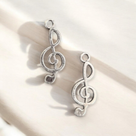 10 x Metalen bedel van een muzieknoot  26 x 10 x 2mm oogje: 2mm