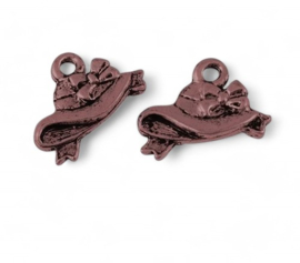 2 x Metalen bedeltje van een hoedje, rood koper kleur oogje: 12 x 17 x 2mm gat: 2mm