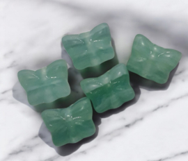 10 x Groene glaskraal  vlinder 9 x 7 mm gat: 1 mm