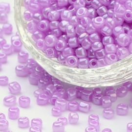 20 gram rocailles Ceylon Seed Beads 6/0 4mm gat: 1,5mm Plum