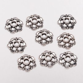 10 x Metalen kralenkapjes, antiek zilverkleur, bloem afm. 13,5mm gat: 2mm (Nikkelvrij)