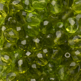 15  x Ronde Tsjechische kralen facet kristal 8mm kleur: groen gat: 2mm