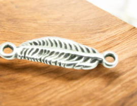 DQ metaal veertje met 2 ogen 21x6mm antiek zilverkleur, oogje 1,5 mm (Nikkelvrij)