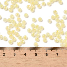 20 gram Glaskralen rocailles Ceylon 4 x 3 mm – gat 1,2 mm – Champagne Yellow