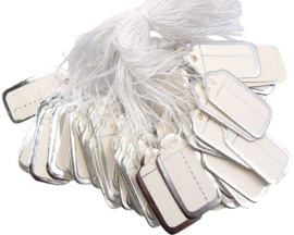 Bosje met c.a. 100 x prijs labels prijskaartjes wit met zilveren randje 24 x 13mm