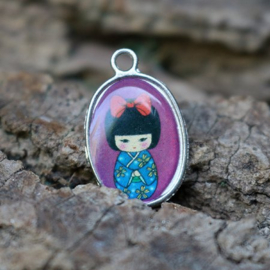 1 x Leuke ovale vrolijke bedel van metaal - 25 x 15 mm oogje 2,5mm geisha met kimono Lila
