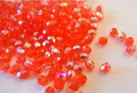 30  x Ronde Tsjechische kralen facet kristal afm: 4mm Rood AB gat c.a.: 1mm