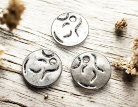 2 x Metalen Bedel Munt Antiek Zilverkleur 19 mm Ø 3.0 mm