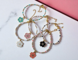4 x  Bedel Enamel Sakura bloem 20,5 x 17,5 x 1.5 mm light gold  salmon peach pink gat 2mm