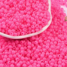 20 gram Acryl rocailles 4 x 3,5 mm – gat 1,6 mm – Hot Pink