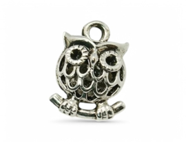 1 x Metalen Bali style holle bedel van een uil, antiek zilverkleur afm. 12 x 17 x 7mm oogje: 2mm