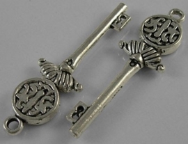 2 x Tibetaans zilveren sleutel 13 x 44mm Gat: 2,5mm
