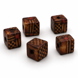 25 x Afrikaanse houten kralen kubus 8 x 8 mm – gat ca. 3 mm – bewerkt met print