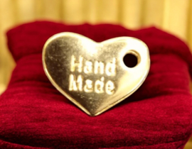 DQ metaal bedel "Hand made" 16mm goudkleur, oogje 2,3 mm (Nikkelvrij)