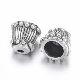 10 x Metalen kralenkapjes / eindkapjes 8 x 9 mm – gat 1,4 mm (Ø 5 mm) – antiek zilverkleur