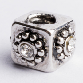 Be Charmed kraal zilver met een rhodium laag (nikkelvrij) c.a. 8 x 8mm groot gat: 4.3mm