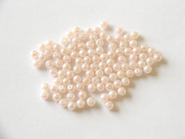 100 x prachtige glasparel 4 mm gat: 1 mm kleur: licht roze