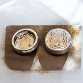 2 x  Metalen leerschuiver beer, antiek zilver kleur,  16 x 6 mm voor 8 x 1,5mm  leer(Nikkelvrij)