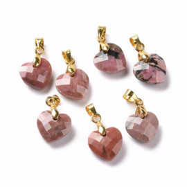1 x Edelsteen bedel hart rhodoniet 12 x 11 x 5 mm – oogje 4,5 x 3,5 mm – goudkleur