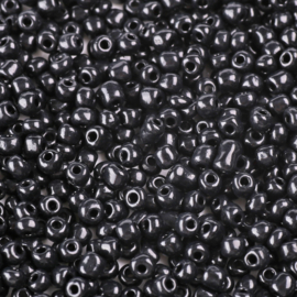 20 gram rocailles seed beads 6/0 4 mm – gat 1,5 mm – opaque black