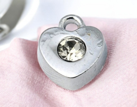 2 x  Metalen strass bedel platinum hartje afm. 10 x 10 x 4mm gat 1,5mm