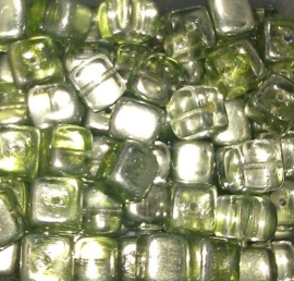 10 Stuks Glaskralen kubus lime groen met olieglans 7 x 9 mm