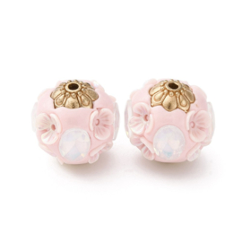 1 x Bohemian / Kashmiri kraal rond met bloem 17 x 17,5 x 17 mm – gat 1,8 mm – roze