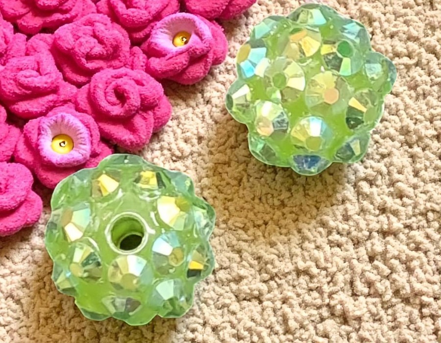 2 x Resin rhinestone kralen 10 mm – lime – rijggat ca. 2,2 mm