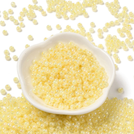 20 gram Glaskralen rocailles Ceylon 4 x 3 mm – gat 1,2 mm – Champagne Yellow
