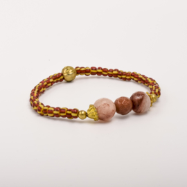 Per stuk Prachtige kralenarmband geel/bruin/rood/goud met elastiek, voorzien van mooie edelstenen