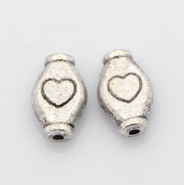 10 x  Tibetaans zilveren kraal met hart 3 x 11mm gat: 1mm