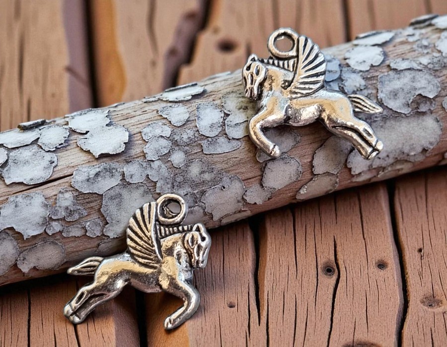 4 x Metalen bedel paard met vleugels – zilverkleur – 17 x 17 mm – oogje 2 mm