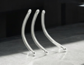 10 x Gebogen metalen staafjes met oogjes 20mm platinum kleur 2 oogjes: c.a. 1mm