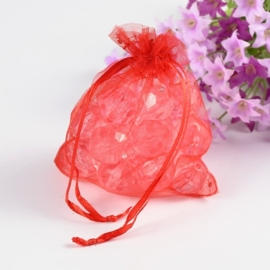 c.a. 100 organza zakjes 10 x12 cm rood met zilver stip