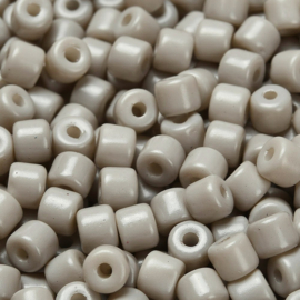 20 gram Baked Pearl Beads – glaskralen met parelglans 4,5 x 3,5 mm – gat 1,2 mm – light grey