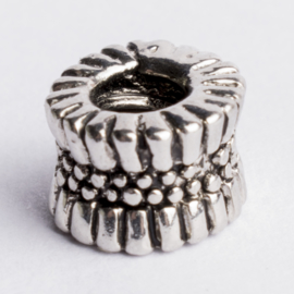 Be Charmed kraal zilver met een rhodium laag (nikkelvrij) c.a.10x 6mm groot gat: 4mm