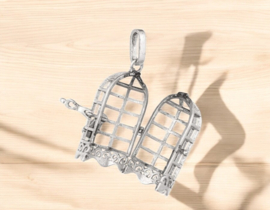 Grote metalen 3D hanger van een vogelkooi met vogel, antiek zilver kleur 37 x 25mm oogje 3,5x8mm Binnen diameter 18 x 23mm (Pakketpost)