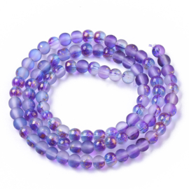 Streng met c.a. 95~103 ronde glaskralen 4~5mm gat 1mm Spray Painted Blue Violet