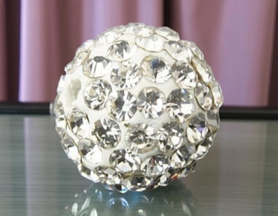 2 x Shamballa kraal 8 mm – wit met Crystal steentjes – rijggat ca. 1,5 mm