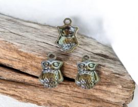 10 x Metalen bedel van een uil, antiek zilverkleur, afm. 20 x 13mm oogje: 2mm