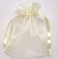 c.a. 50 x Organza zakjes  15 x 20 cm ivoor