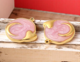 1 x RVS 304  Bedel rond maan en hartje Pearl Pink, 18K goldplated 17,5 x 17 x 2mm oogje: 1,4mm