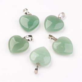 1 x Edelsteen hanger natuurlijke Groene Aventurijn hart 22-23 x 20-20,5 x 6-7,5 mm – oogje 5 x 8 mm – platinumkleur