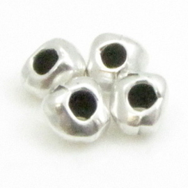 4 x DQ metaal kraal 3,2x4mm gat  0,1mm antiek zilverkleur  (Nikkelvrij)