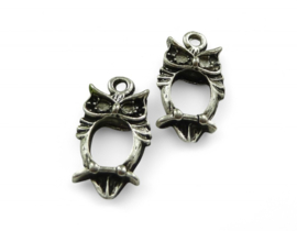 6 x Metalen bedeltje van een uil, antiek zilverkleur afm. 23 x 12mm